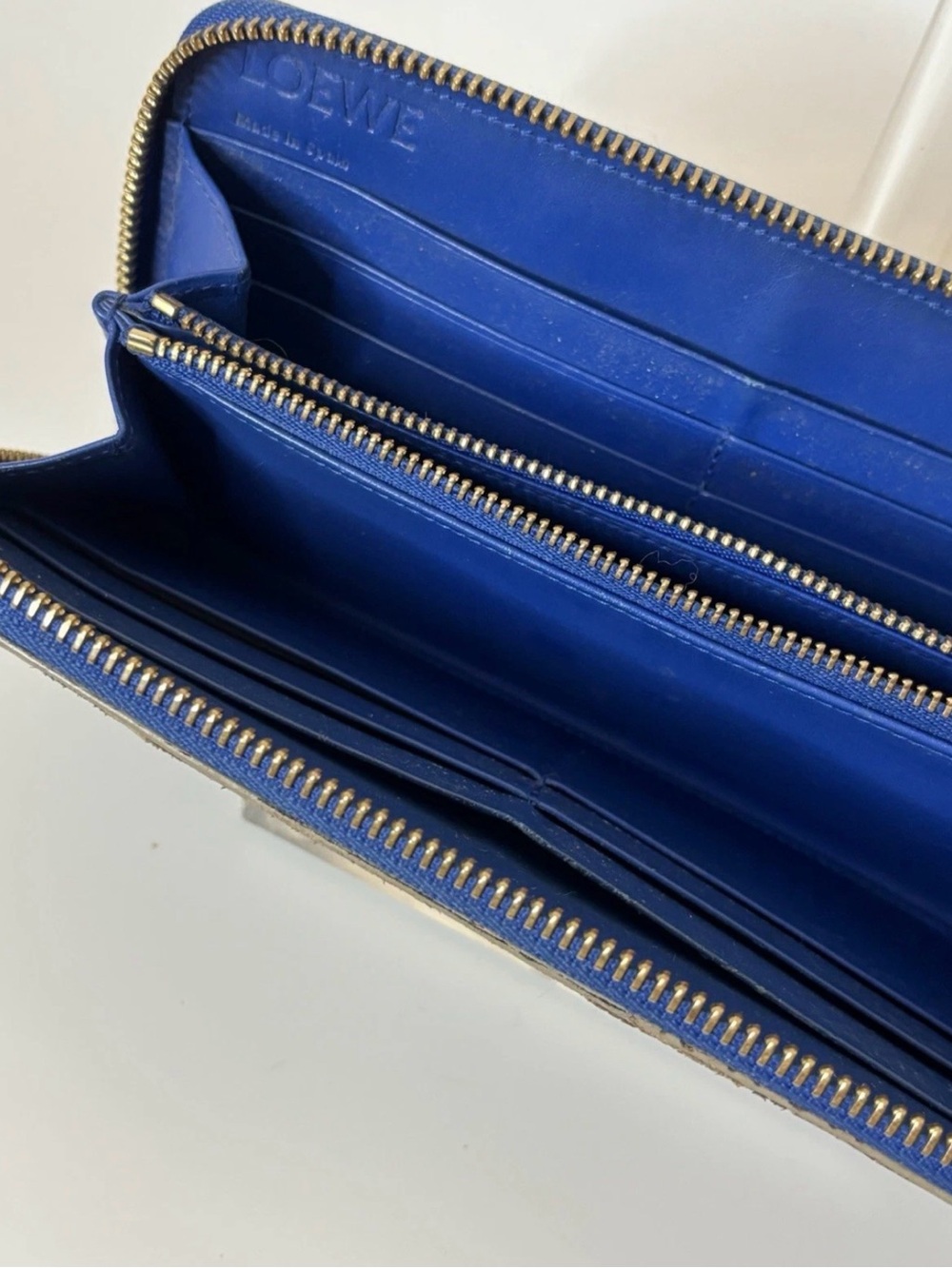 LOEWE ($500+) Long Zippy Wallet Leather Beige & Electric Blue AUTHENTIC